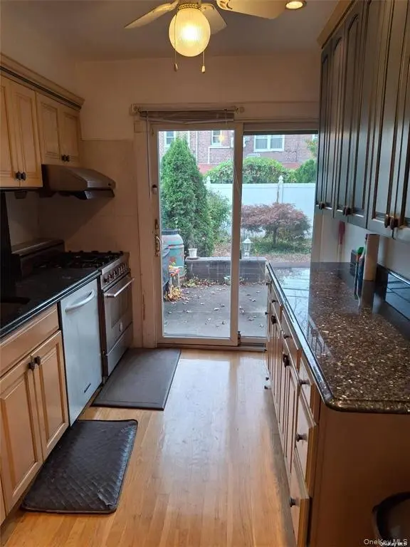 69-22 198th ST, Fresh Meadows, NY 11365