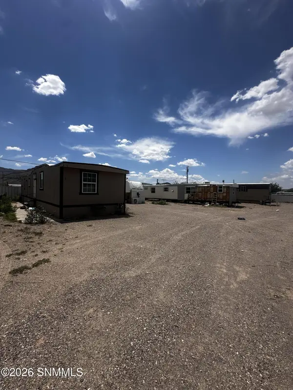 1124 Fort Selden RD #1-6, Las Cruces, NM 88007