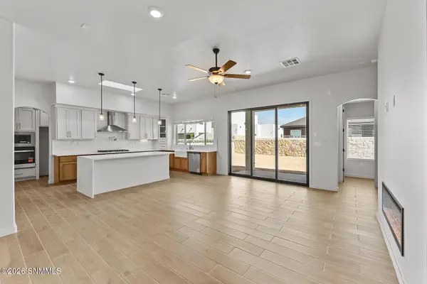 3921 Royal View ST, Las Cruces, NM 88012