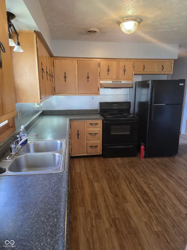 370 Northeast ST, Mooresville, IN 46158
