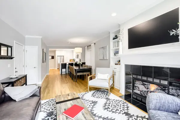 932 W George ST #1, Chicago, IL 60657