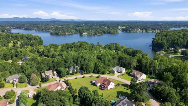 209 Roundstone DR, Inman, SC 29349