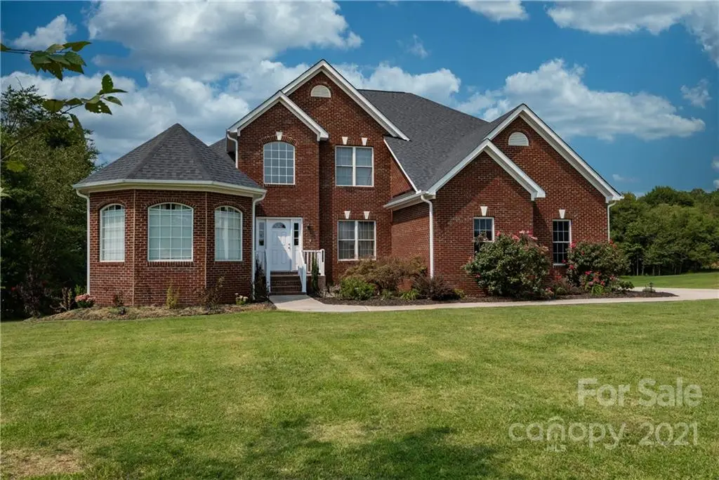 1048 Harper Lee DR, Newton, NC 28658