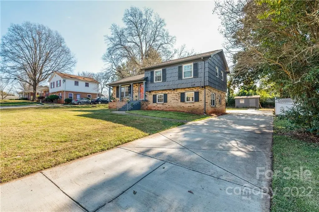 1128 Rocky Ridge DR, Charlotte, NC 28217