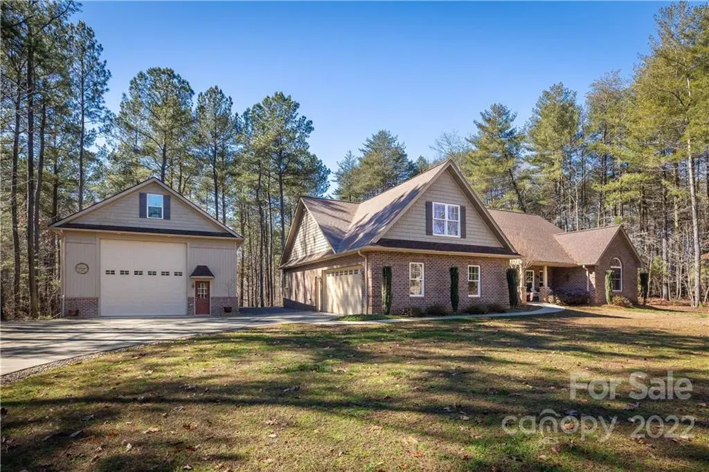 104 Rivercliff DR E, Connelly Springs, NC 28612
