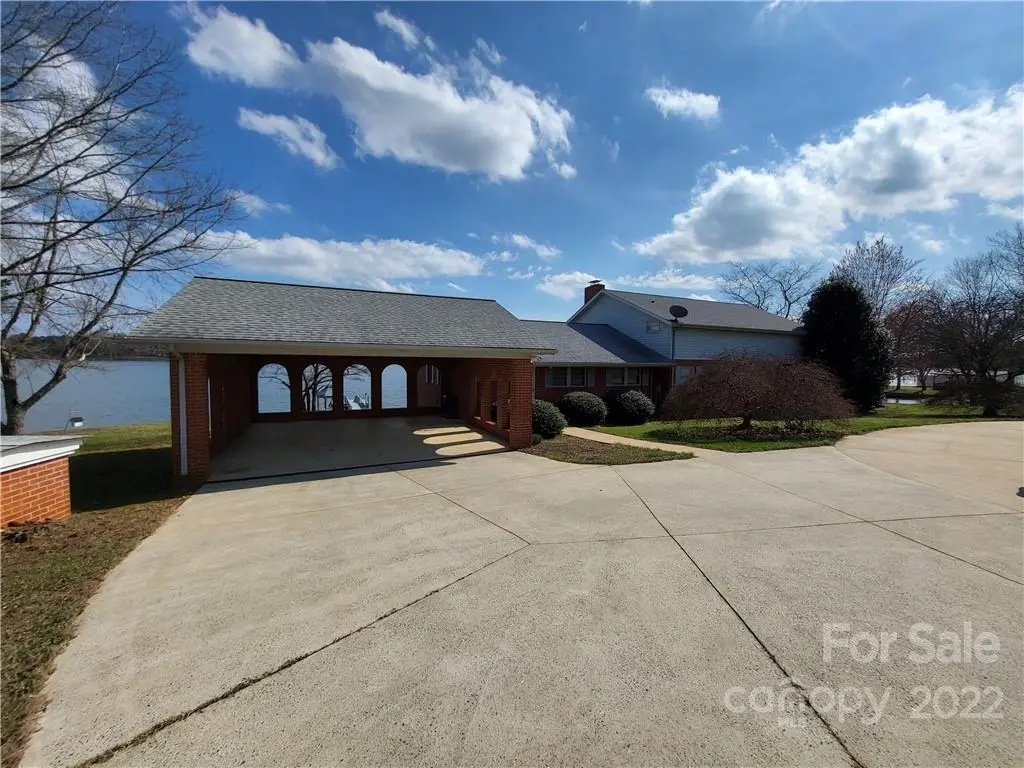 1036 Lake Vista LN, Taylorsville, NC 28681