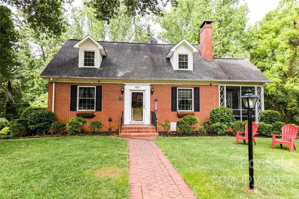 457 7th Avenue PL NW, Hickory, NC 28601
