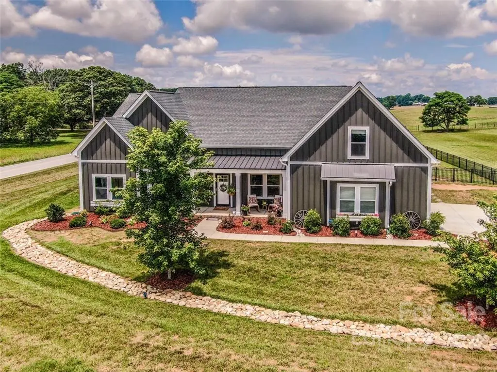 3711 Old Village DR, Maiden, NC 28650