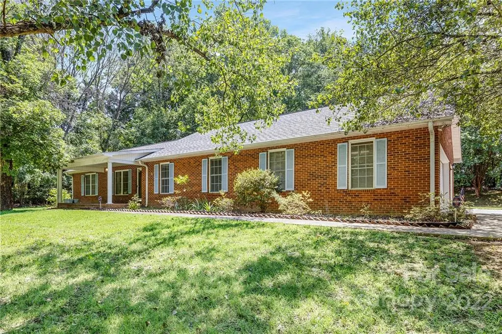 8019 Westbourne DR, Charlotte, NC 28216
