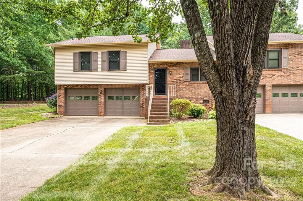 618 6th Street CIR NE, Conover, NC 28613