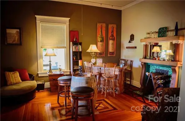 105 Davis ST, Morganton, NC 28655