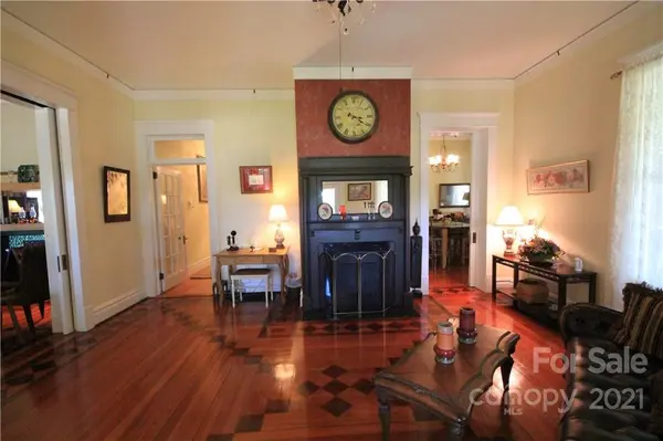 105 Davis ST, Morganton, NC 28655