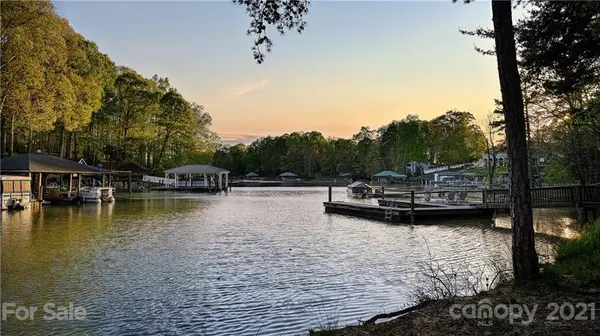 122 Greenbay RD, Mooresville, NC 28117