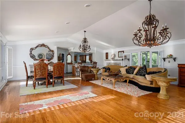 122 Greenbay RD, Mooresville, NC 28117