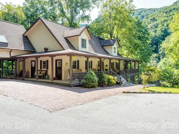 950 Main ST, Chimney Rock, NC 28720
