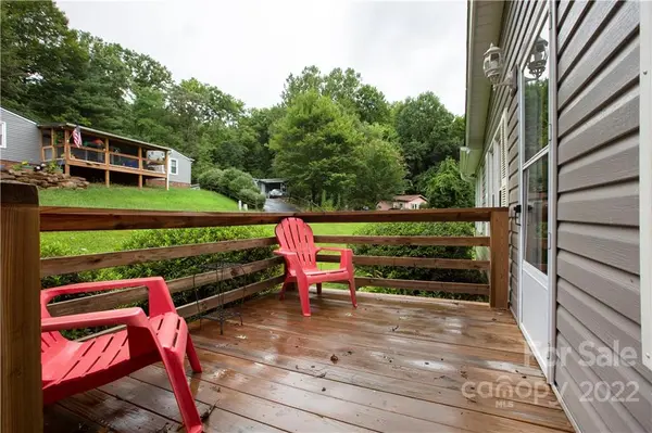 32 Lake Eden CIR, Black Mountain, NC 28711