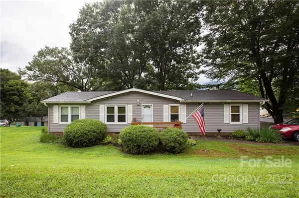 32 Lake Eden CIR, Black Mountain, NC 28711