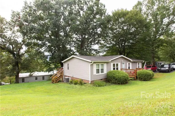 32 Lake Eden CIR, Black Mountain, NC 28711
