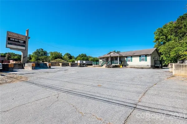 523 US 321 HWY NW #1-4, Hickory, NC 28601