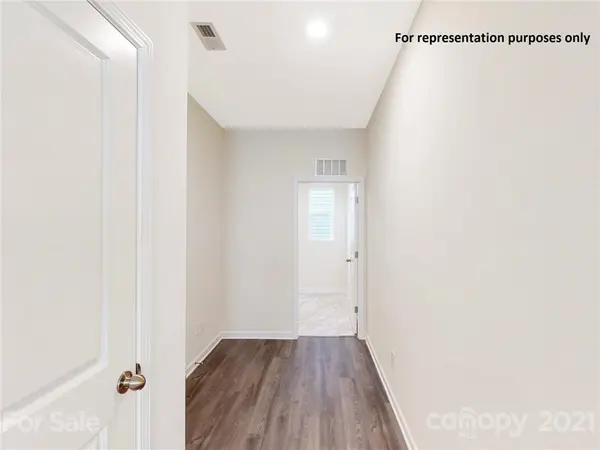 7012 Wheyfield DR, Charlotte, NC 28215