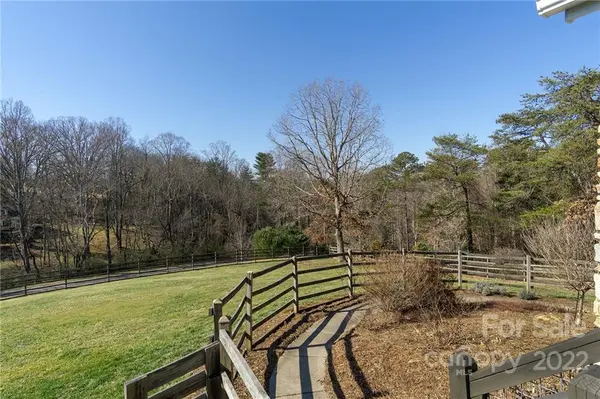 5 Lackey LN, Asheville, NC 28804