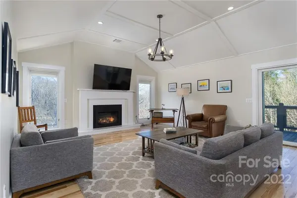 5 Lackey LN, Asheville, NC 28804