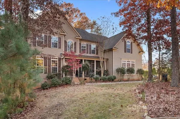 330 Squirrel LN, Lake Wylie, SC 29710