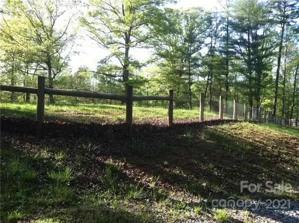 2475 Hunting Country RD, Tryon, NC 28782