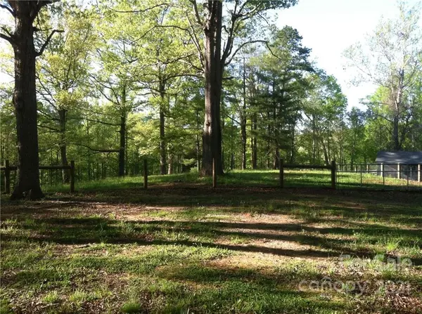 2475 Hunting Country RD, Tryon, NC 28782