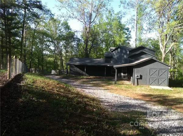 2475 Hunting Country RD, Tryon, NC 28782