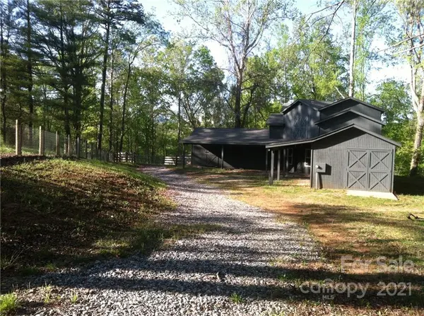 2475 Hunting Country RD, Tryon, NC 28782