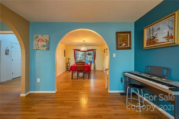 120 Star Point DR, Hendersonville, NC 28792