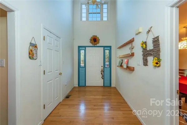 120 Star Point DR, Hendersonville, NC 28792
