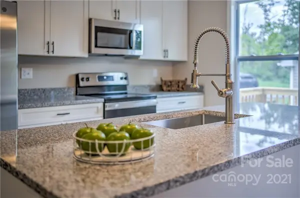 119 Ramblewood DR, Asheville, NC 28805