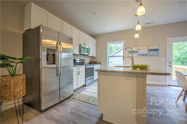125 Ramblewood DR, Asheville, NC 28805