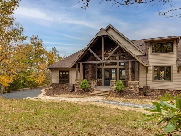 7907 Pinnacle Wind LN, Lenoir, NC 28645