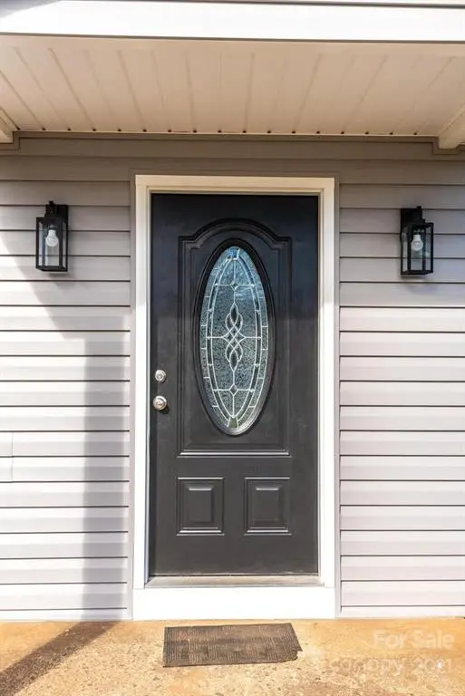 1100 16th AVE NW, Hickory, NC 28601