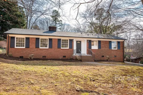 1061 12th AVE NW, Hickory, NC 28601