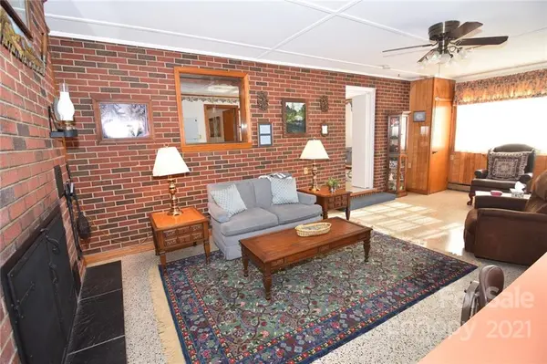 2924 10th AVE SW, Hickory, NC 28602
