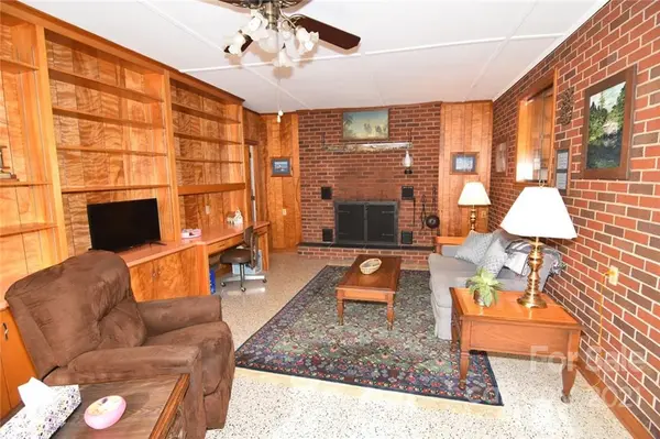 2924 10th AVE SW, Hickory, NC 28602
