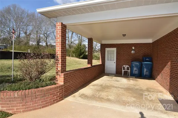 2924 10th AVE SW, Hickory, NC 28602
