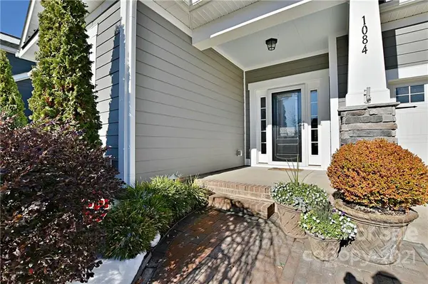 1084 Cameron Creek Pkwy, Tega Cay, SC 29708