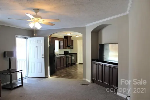 166 Albert DR, Flat Rock, NC 28731