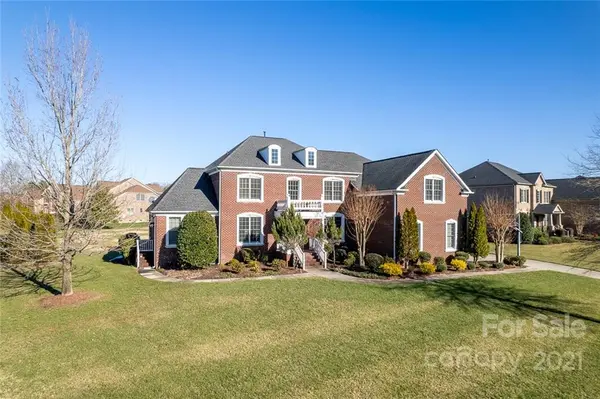 424 Running Horse LN, Waxhaw, NC 28173