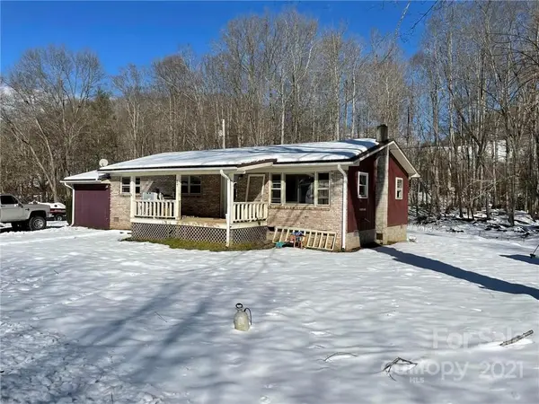 427 Hidden Valley CIR, Canton, NC 28716