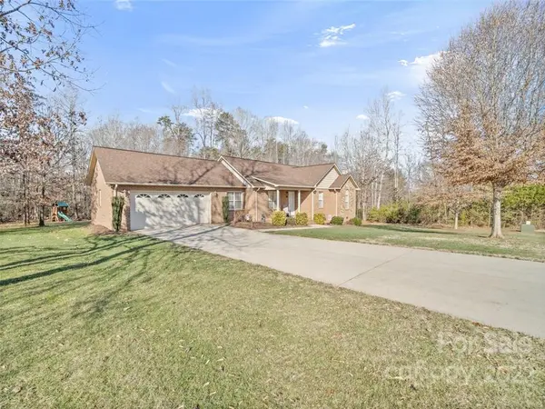 117 Arrowood LN, Harmony, NC 28634
