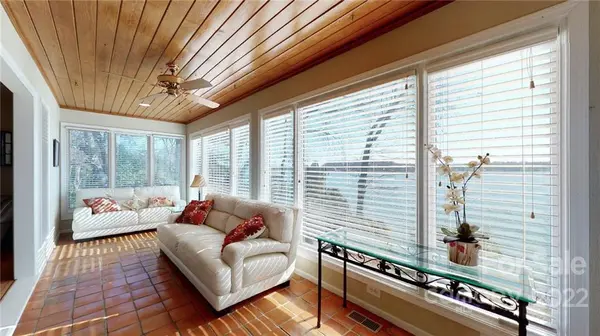 1071 Gauguin LN, Tega Cay, SC 29708