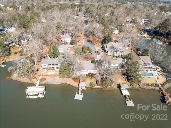 1071 Gauguin LN, Tega Cay, SC 29708