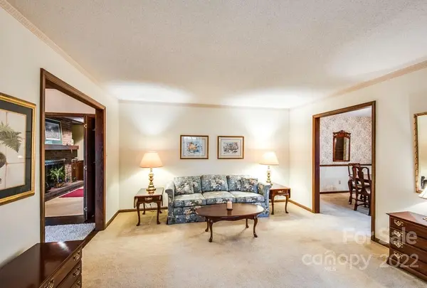 205 Hillside LN, Newton, NC 28658