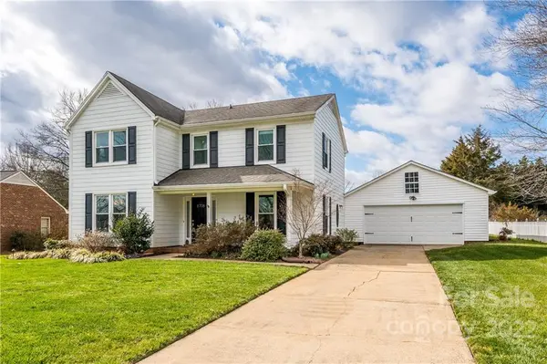 8708 Fieldgate DR, Charlotte, NC 28277